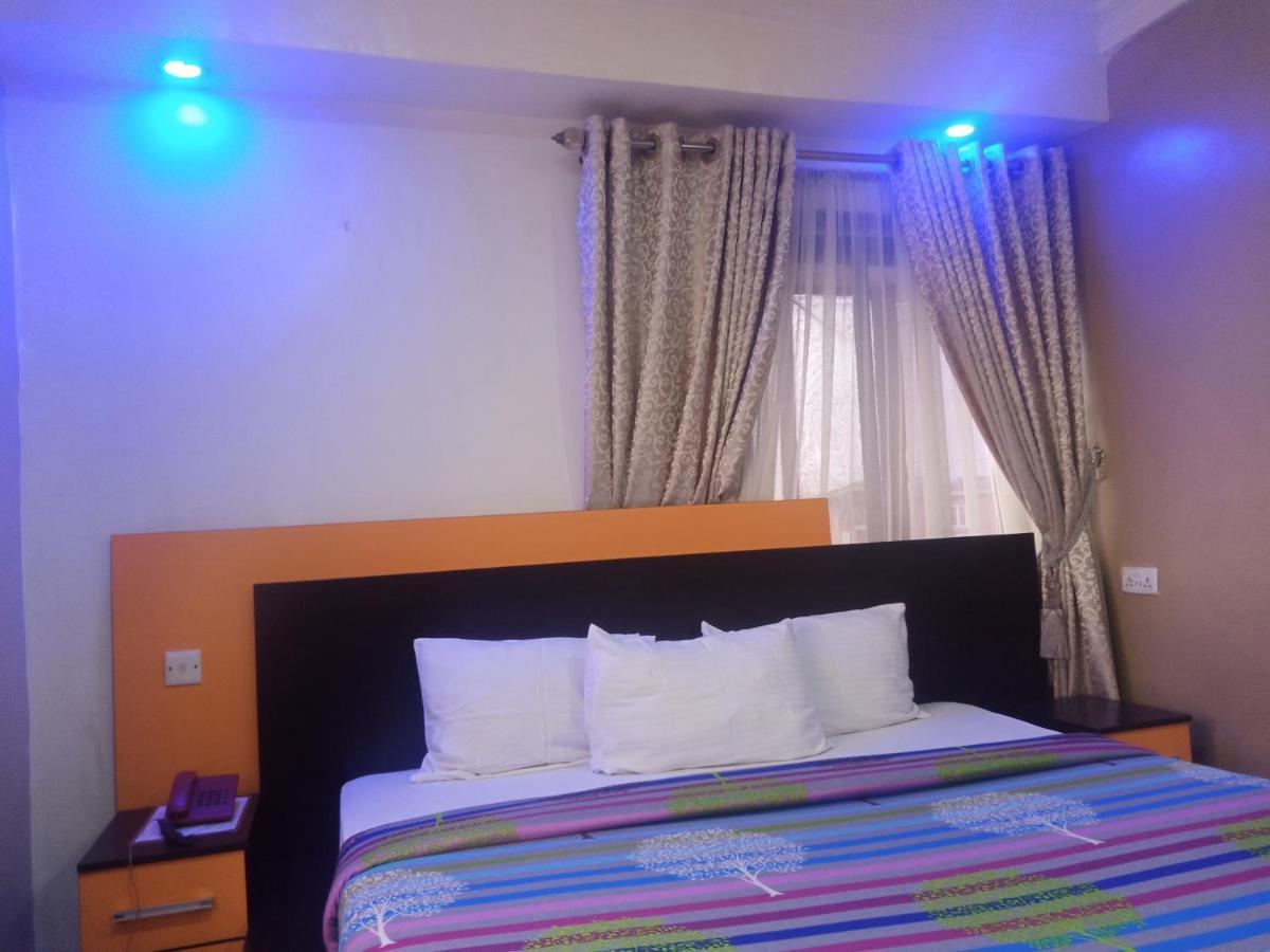 Alluring View Hotel - Toyin Sreet Ikeja Exterior photo